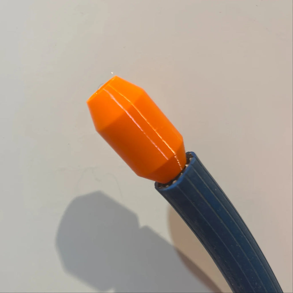 Floating siphon attachment for garden hose - Colourful &amp; Reusable